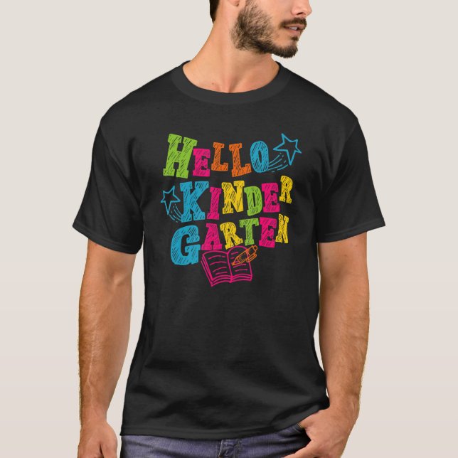 Camiseta Hello Kindergarten Back To School Vibes Hello Kind (Frente)
