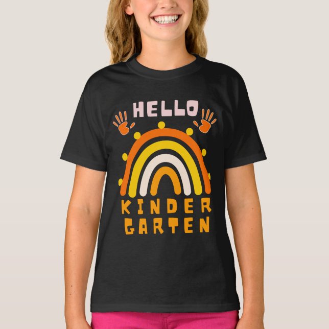 CAMISETA HELLO KINDERGARTEN - CINCO LEGAL (Frente)
