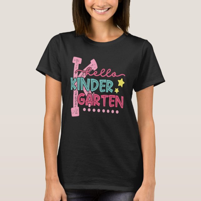 Camiseta Hello Kindergarten Student Teacher First Day Of Sc (Frente)