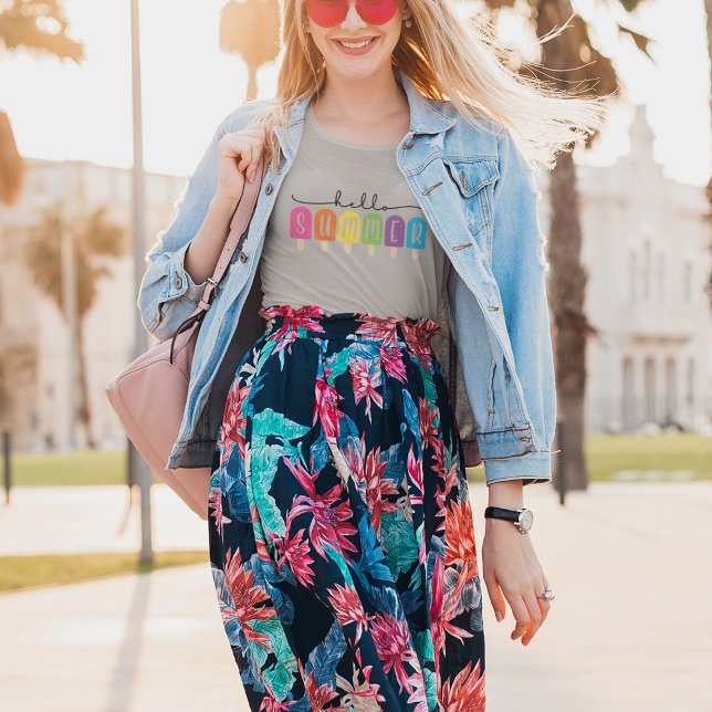 Camiseta Hello Summer com texto colorido (Criador carregado)