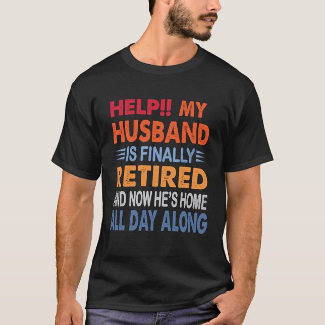 Camiseta Help My Husband is Finally Retired Retirement Wife (Frente)