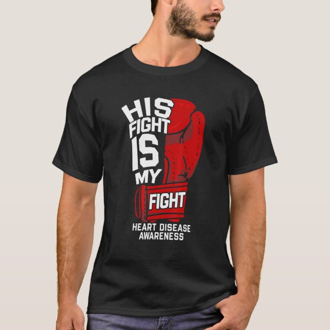 Camiseta Her Fight Is My Fight Heart Disease Warrior Fighte (Frente)