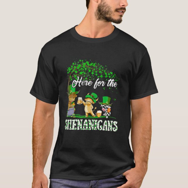 Camiseta Here For The Shenanigans Leprechaun Cow St Patrick (Frente)