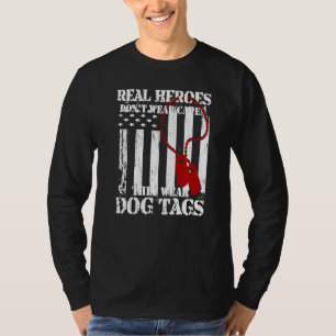 Camiseta Heróis de verdade não Vestem capas que Vestem Dog