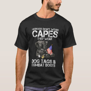 Camiseta Heróis Não Vestem Capas Que Vestem Dog tags E Com