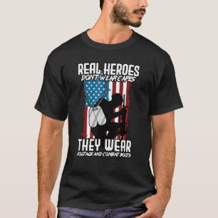 Camiseta Heróis não Vestem Capes, Vestem Combate à Etiqueta