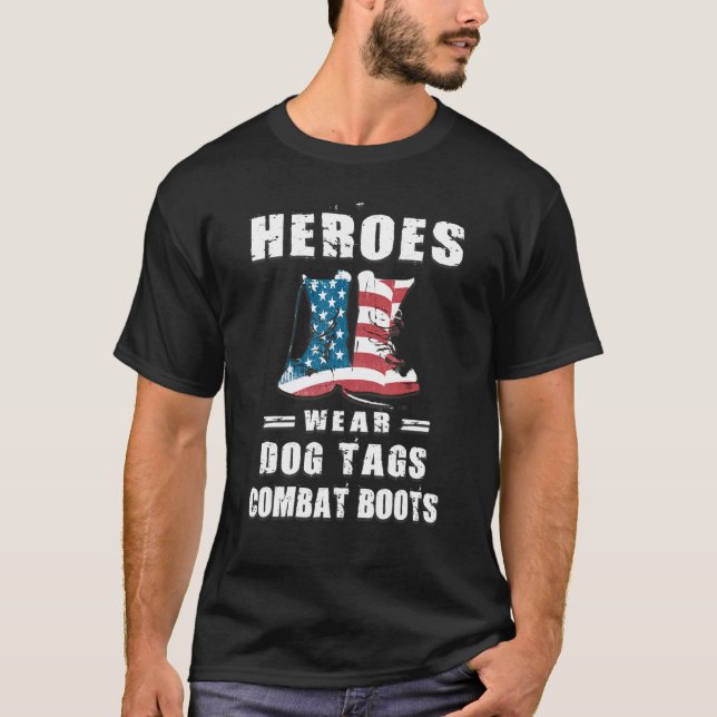 Camiseta Heróis Orgulhosos Patrióticos Vestem Combate Boots (Frente)