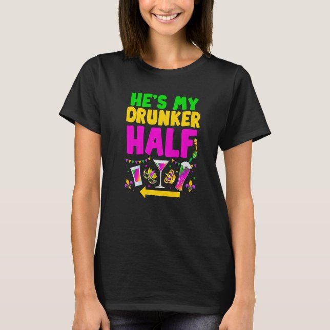 Camiseta He's My Drunker Half Funny Couple Mardi Gras Carni (Frente)