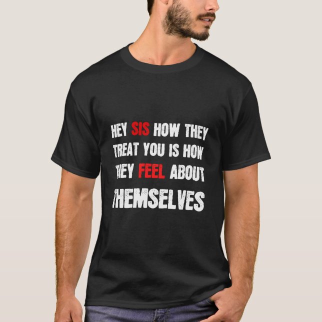 Camiseta Hey Sis How They Treat You Is How They Feel About  (Frente)