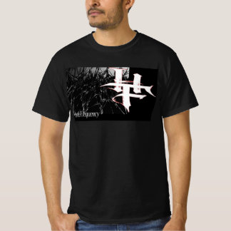 Camiseta HF Frequência Hostil ao lado sobre grade cinza