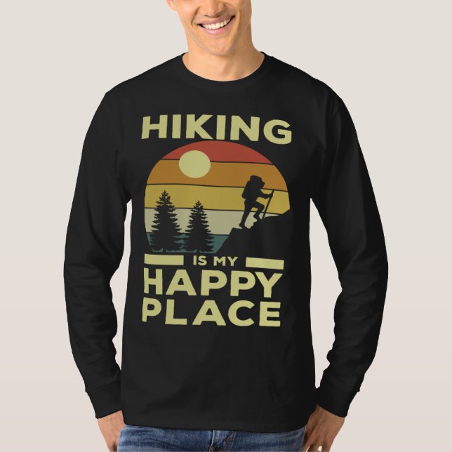 Camiseta Hiking is My Happy Place Retro Sunset Mountain Cli (Frente)