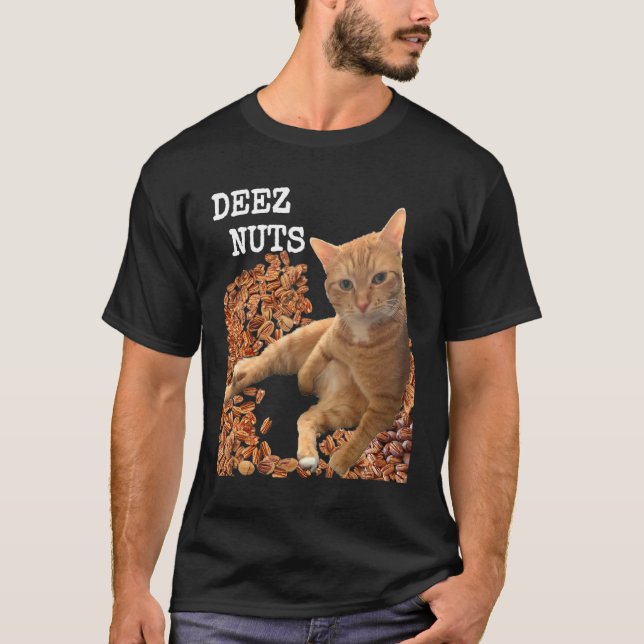 Camiseta Hilarious DEEZ NUTS joke with cute Cat and pecans (Frente)