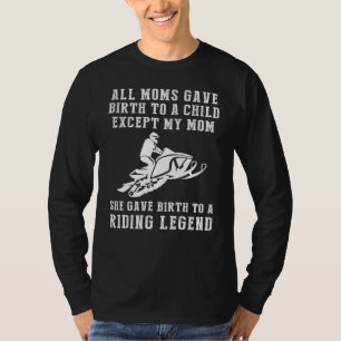 Camiseta Hilarious T-Shirt: Celebre suas Mães Snowmobilin