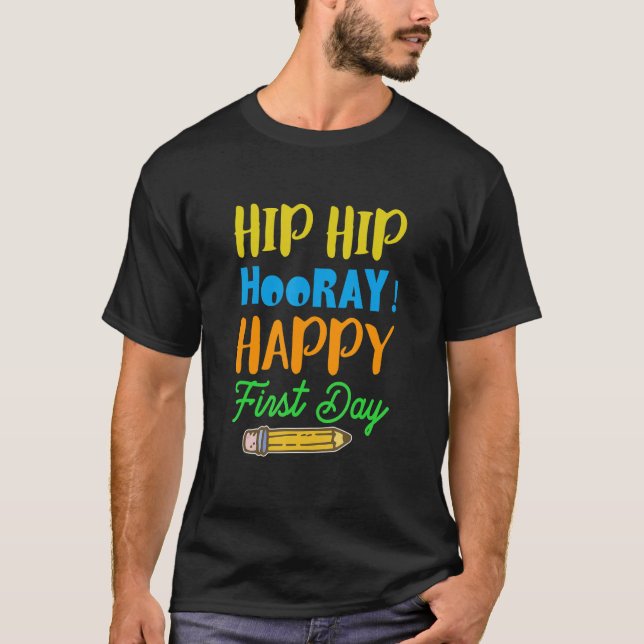 Camiseta Hip Hip Hooray Happy First Day First Day (Frente)