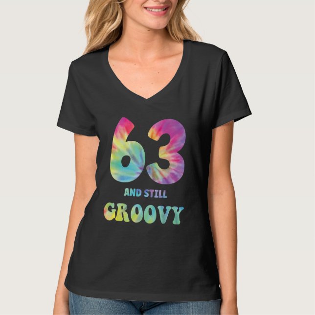 Camiseta Hippie Tie Dye 63 E Ainda Groovy 63º Aniversário 6 (Frente)