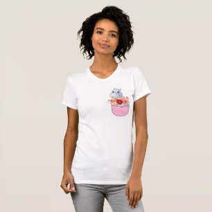 Camiseta Hippo Bonito em um bolso pontiagudo rosa impresso