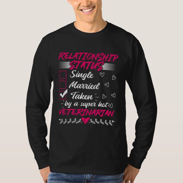 Camiseta His and Her Idea Veterinarian Relationship Status (Frente)