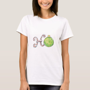 Camiseta Ho em Bengalas de Natal e um Ornamento de Natal Re