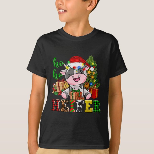 Camiseta Ho Ho Ho Heifer Christmas Cow Santa Hat Farm Life  (Frente)