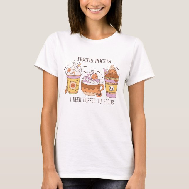 Camiseta Hocus Pocus, preciso de café para focar (Frente)