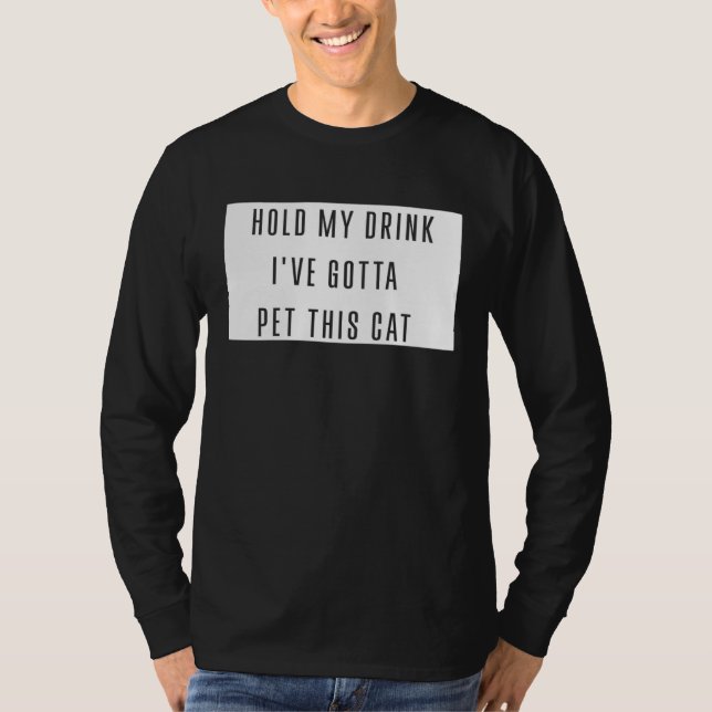Camiseta Hold My Drink I've Gotta Pet This Cat Funny Graphi (Frente)