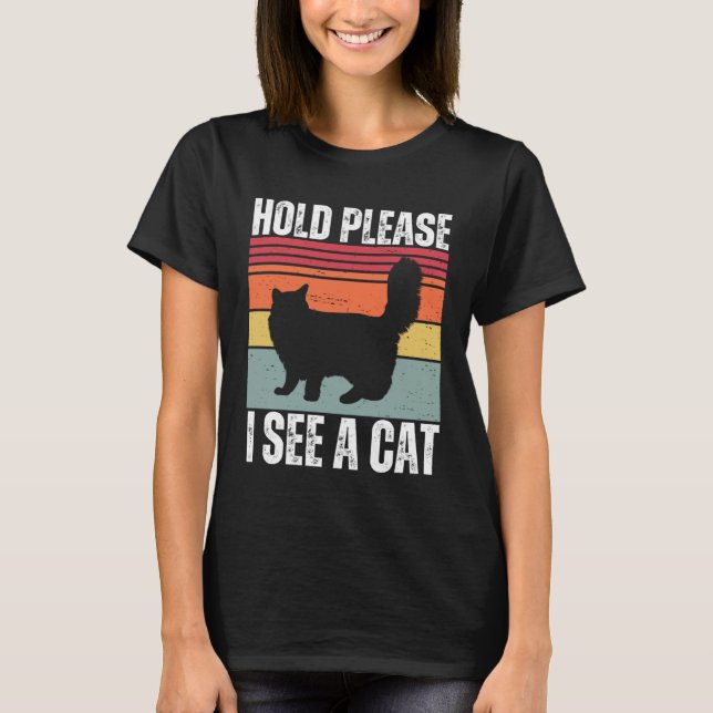 Camiseta Hold Please I See A Maine Coon Cat  Cat  Sayings (Frente)