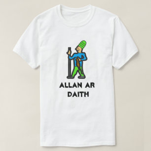 Camiseta Homem andando de viagem e texto galês ALLAN AR DA