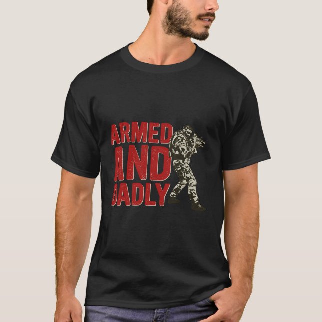 Camiseta Homem Armado E Moralmente Engraçado Pai Para Os Pa (Frente)