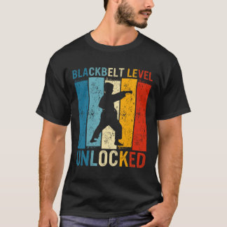 Camiseta Homem com Faixa Preta Conquista Artes Marciais Kar