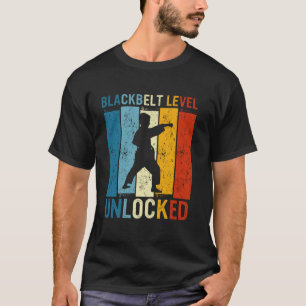 Camiseta Homem com Faixa Preta Conquista Artes Marciais Kar