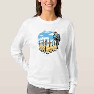Camiseta Homem de negócios que rola um globo para os pinos