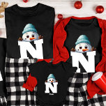 Camiseta Homem de Neve Personalizado de Natal da Família Mo<br><div class="desc">Celebrar o feriado com nossa camiseta personalizada de Natal da família Monogrammed. Esta camisa adorável é perfeita para famílias que querem adicionar um toque personalizado e festivo às suas celebrações de Natal. Nossa camisa de Natal da família monificada permite que você a personalize com os nomes de seus familiares, criando...</div>