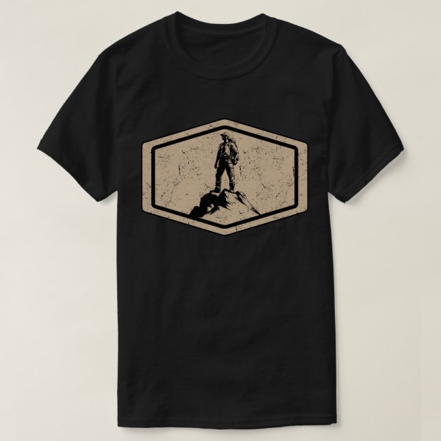 Camiseta Homem no topo da montanha (Frente do Design)