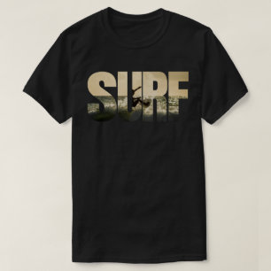 Camiseta Homem numa prancha de surfe