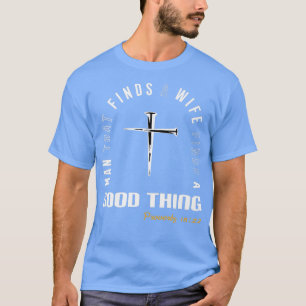 Camiseta Homem Que Encontra Uma Esposa Ele Que Encontra Uma