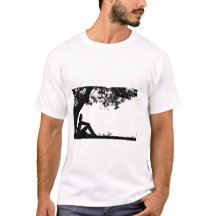 "Homem Refletindo sob uma árvore em silhueta calmo