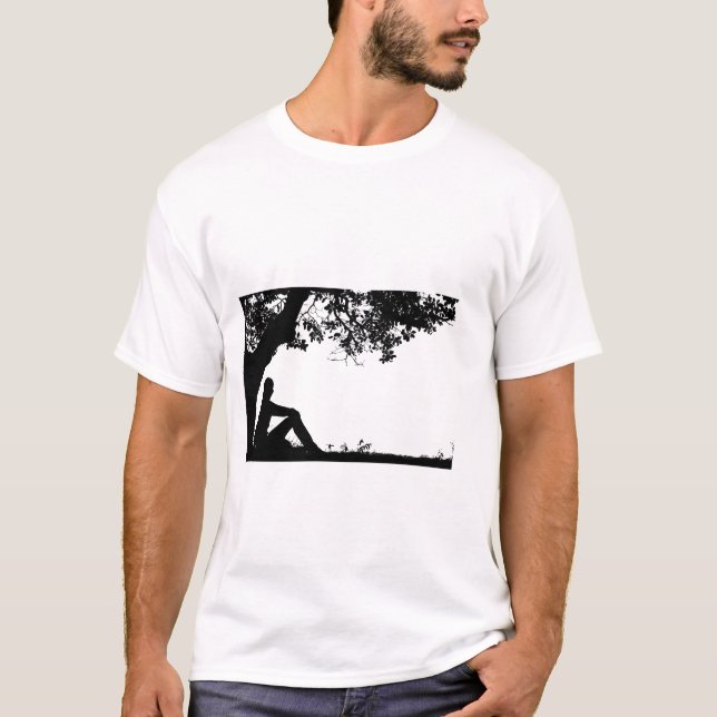 Camiseta "Homem Refletindo sob uma árvore em silhueta calmo (Frente)