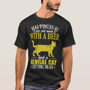 Camiseta Homem Velho com Gato de Cerveja Bengala sentado pe