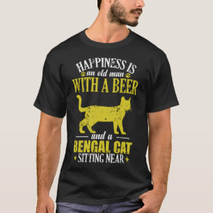 Camiseta Homem Velho com um Gato Bengal com Cerveja sentado