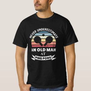 Camiseta Homem Velho no Ping Pong mesa tênis engraçada Pa