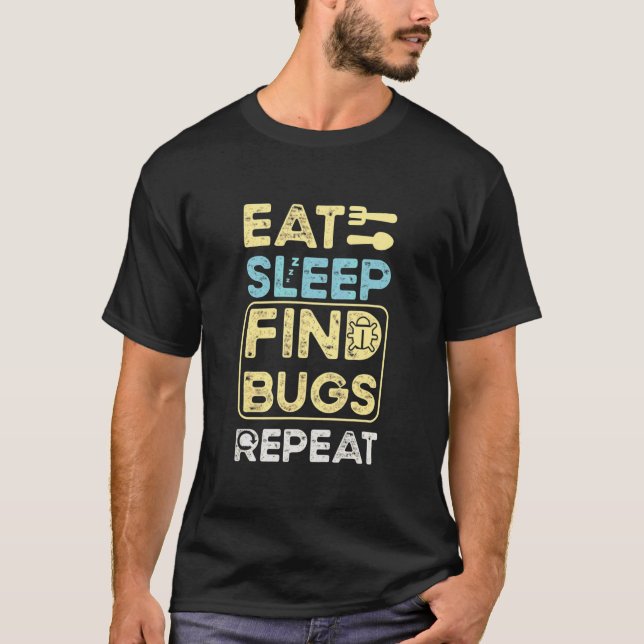 Camiseta Homens Comem Dormem Encontram Bugs Repetem  Progra (Frente)