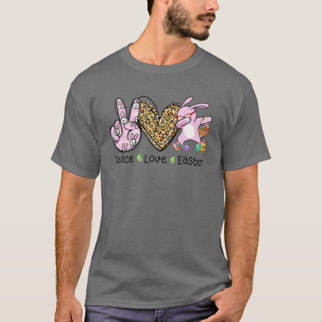 Camiseta Homens Da Cesta De Ovos Da Páscoa Leopard Bunny (Frente)