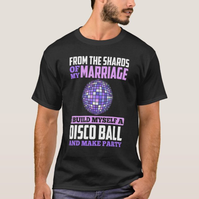 Camiseta Homens Das Sombras Do Meu Casamento Eu Me Construí (Frente)