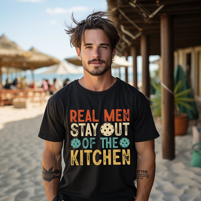 Camiseta Homens De Verdade Ficam Fora Da Cozinha Engraçados (Criador carregado)