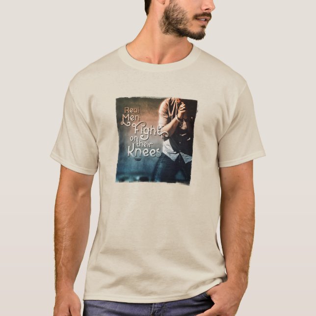 Camiseta Homens de verdade lutam pelos seus joelhos (Frente)