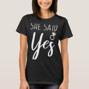 Camiseta Homens Ela Disse Sim Noivo Anúncio de Noivado F