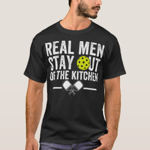 Camiseta Homens Reais Ficam Fora da Cozinha Engraçados