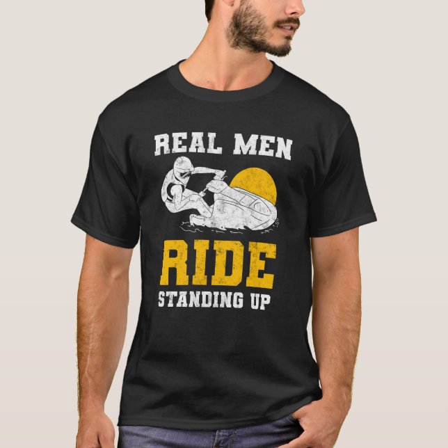 Camiseta Homens Verdadeiros Andam De Pé No Jato (Frente)