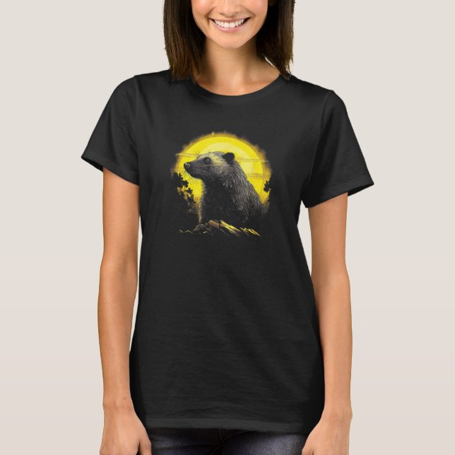 Camiseta Honey Badger With Full Moon in Background (Frente)