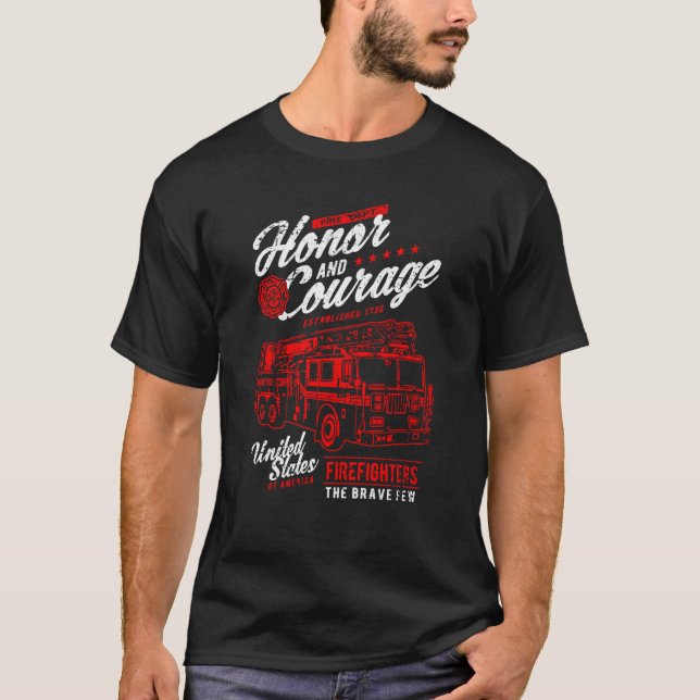 Camiseta Honor and Courage Firefighter Fire Dept Fire Truck (Frente)